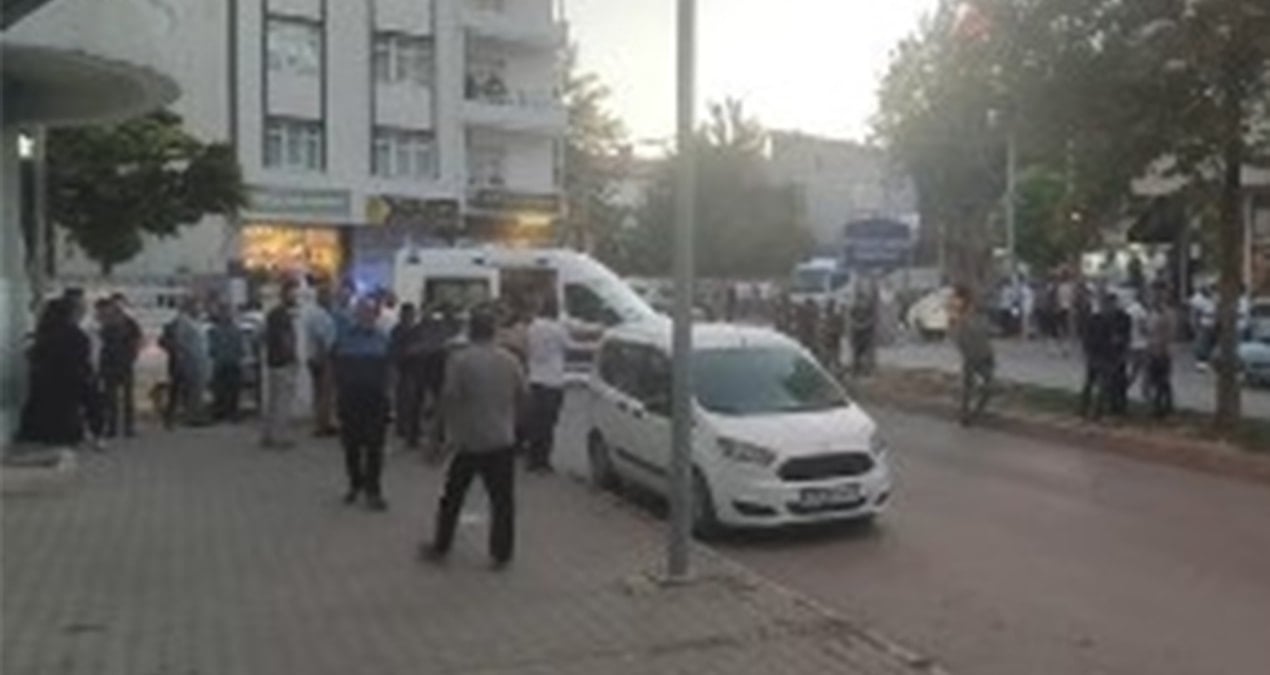 Aileler arasında silahlı, bıçaklı kavga: Yaralılar var