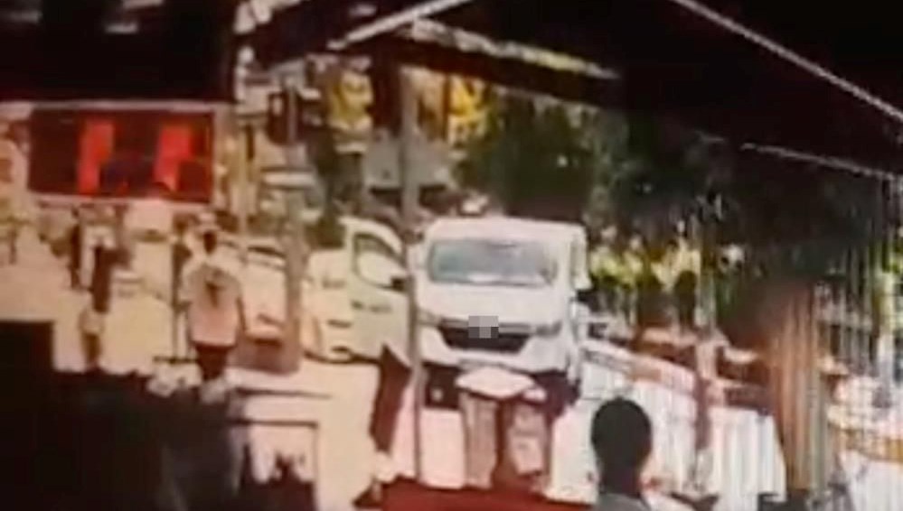 Antalya’da kırmızı ışıkta saldırı: Dövüp kaçtılar