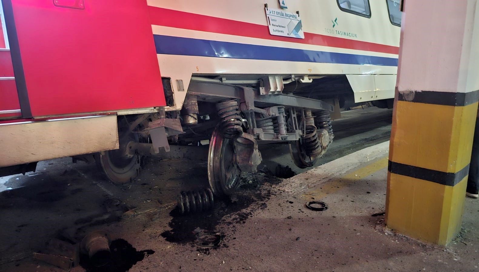 Bandırma’da tren kazası: İstasyon duvarına çarptı