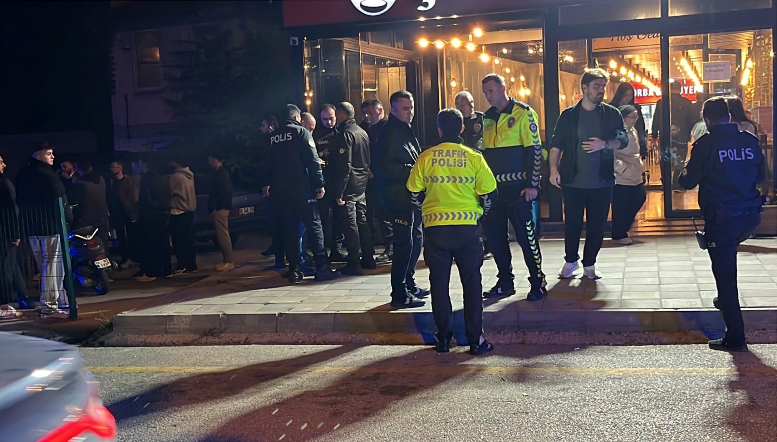 Bolu’da çorbacıda bıçaklı kavga: 2 yaralı