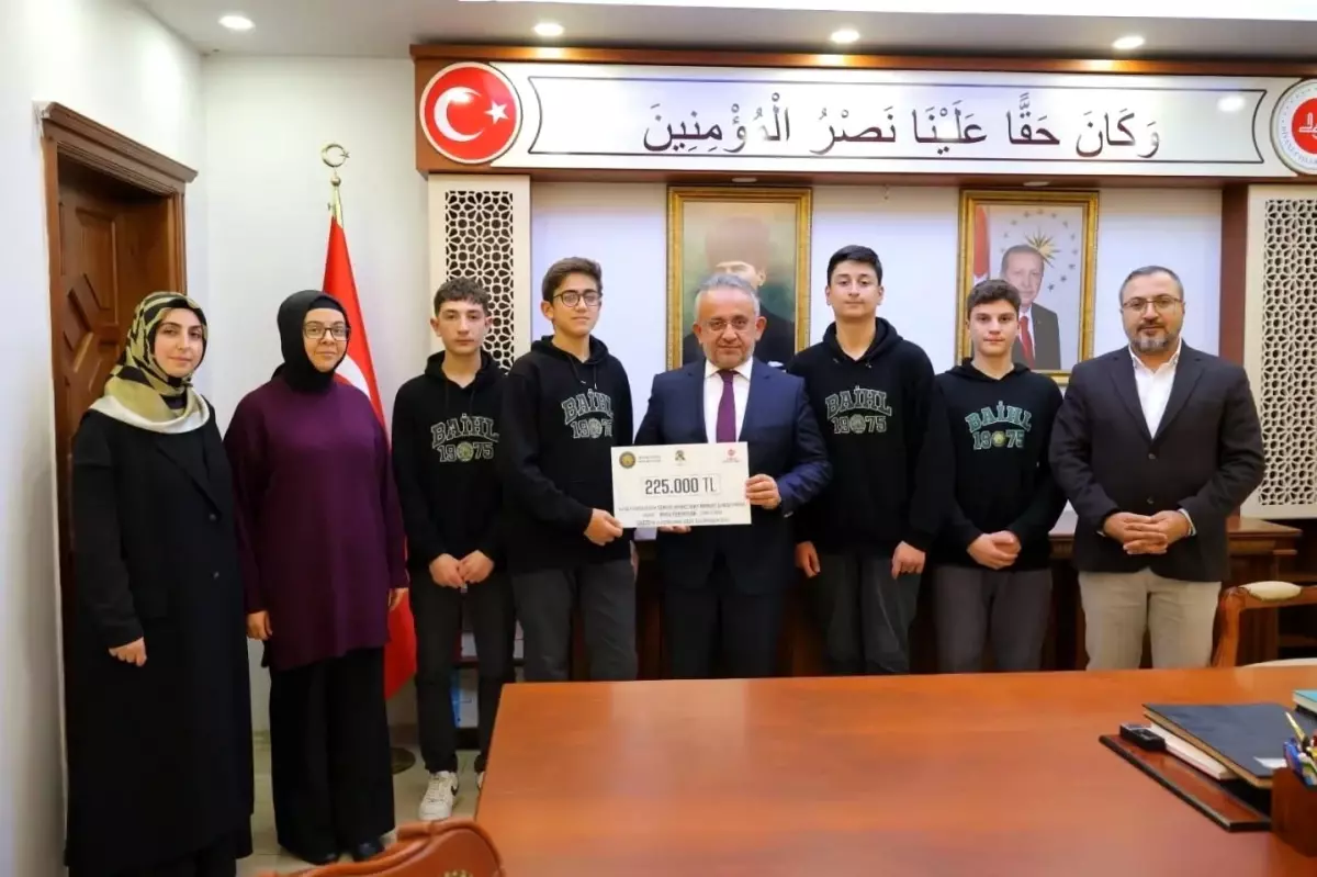 Bayburt Anadolu İmam Hatip Lisesi’nden Filistin İçin Hayır Çarşısı