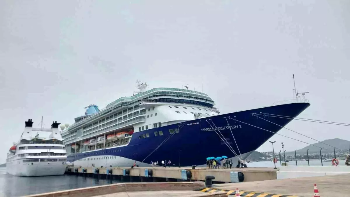 Bodrum’a İki Yolcu Gemisi Geldi