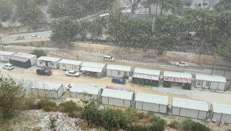 Hatay’da dolu yağışı