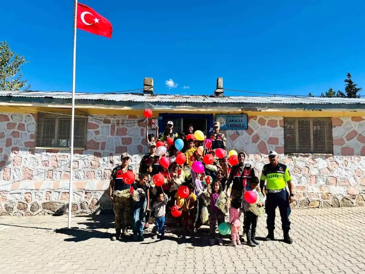 jandarma kiz cocuklari gununde ogrencilere egitim verdi JXNTYTMd