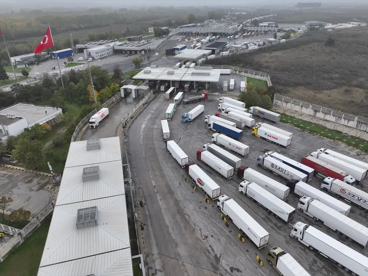 Edirne’de Tır Trafiği Tedbirlerle Hızlandırıldı