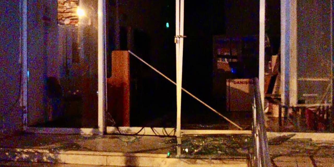 İzmir’de CHP binasına taşlı saldırı: Başkana ‘ölüm’ tehdidi!