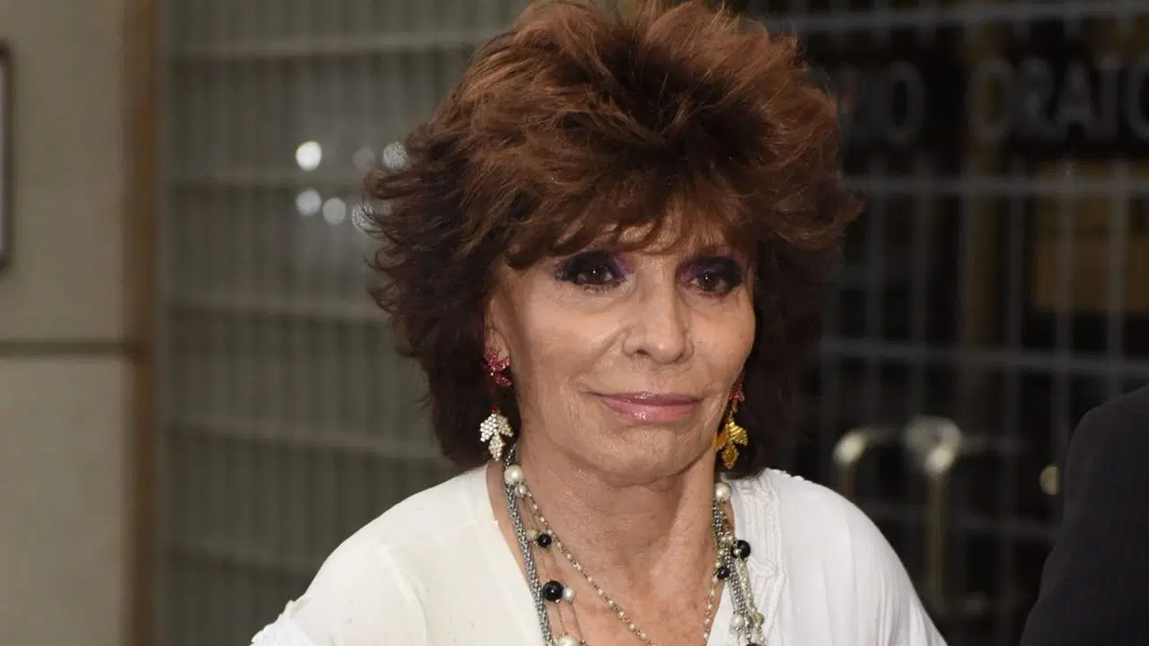 Müzik dünyasının acı günü: Ünlü sanatçı huzurevinde öldürüldü