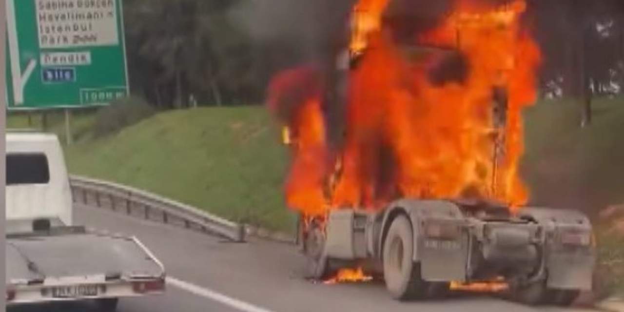 Seyir halindeki dorsesiz TIR alev topuna döndü