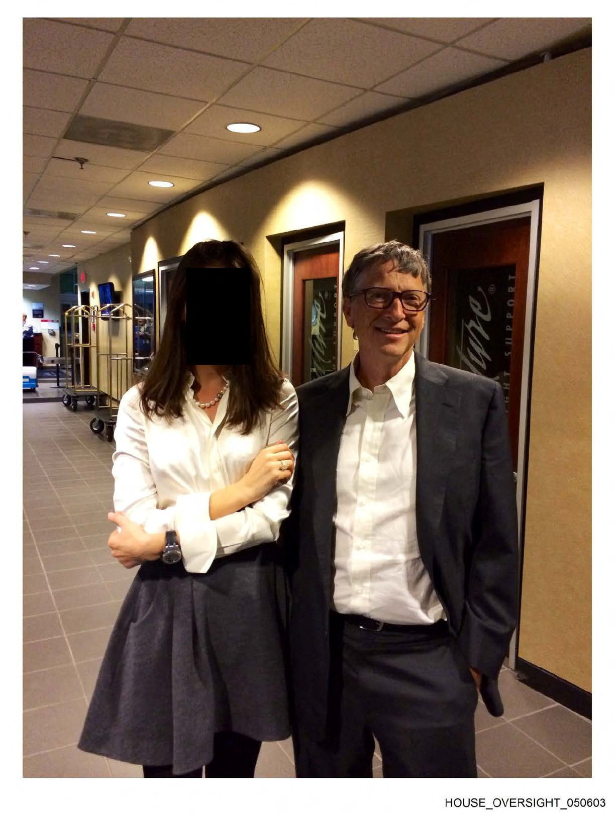 ABD Kongresi yeni Epstein fotoğrafları yayımladı. Bill Gates de yer alıyor