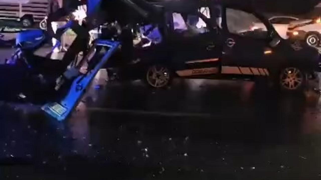 Başakşehir’de zincirleme trafik kazası: Beton mikserinin çarptığı araçtaki çift öldü