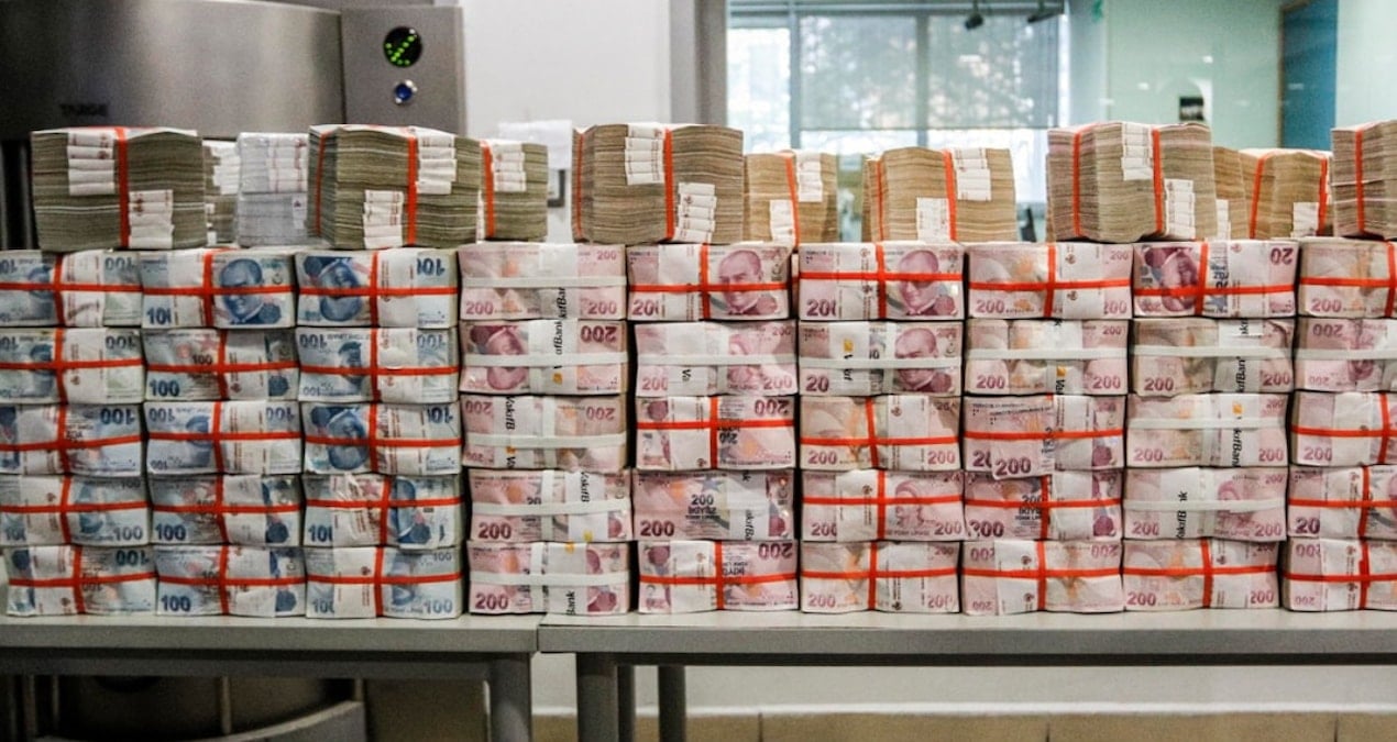 Bütçeyi yine faiz yuttu