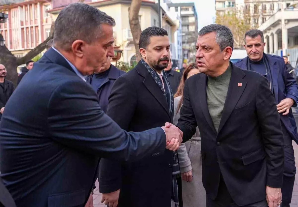 CHP Genel Başkanı Özel, Şehzadeler Belediyesini ziyaret etti