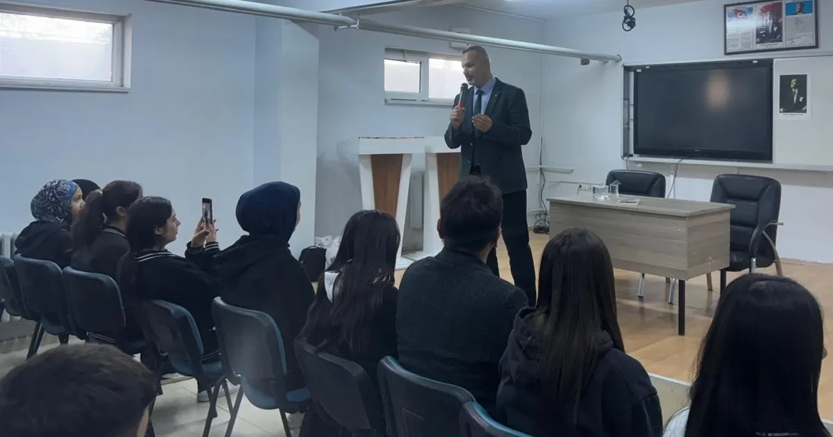 Cizre’de ‘Başarıda Arkadaş Seçimi’ konferansı