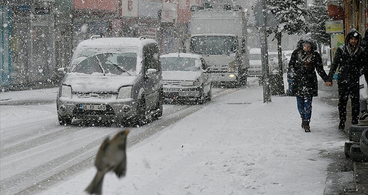 Kars ve Ardahan’da kar yağışı etkili oluyor