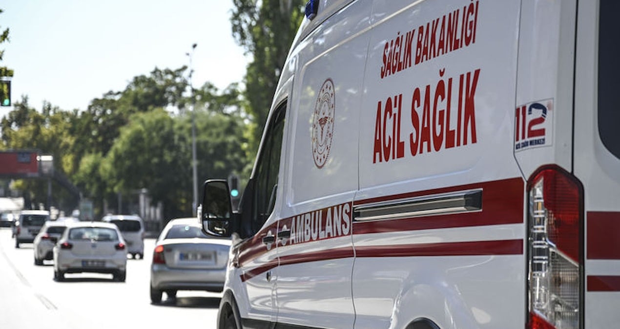 Kız kardeşiyle tartışan babasını defalarca bıçakladı