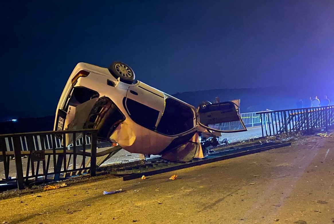 Köprüde feci kaza: 1 ölü, 3 yaralı