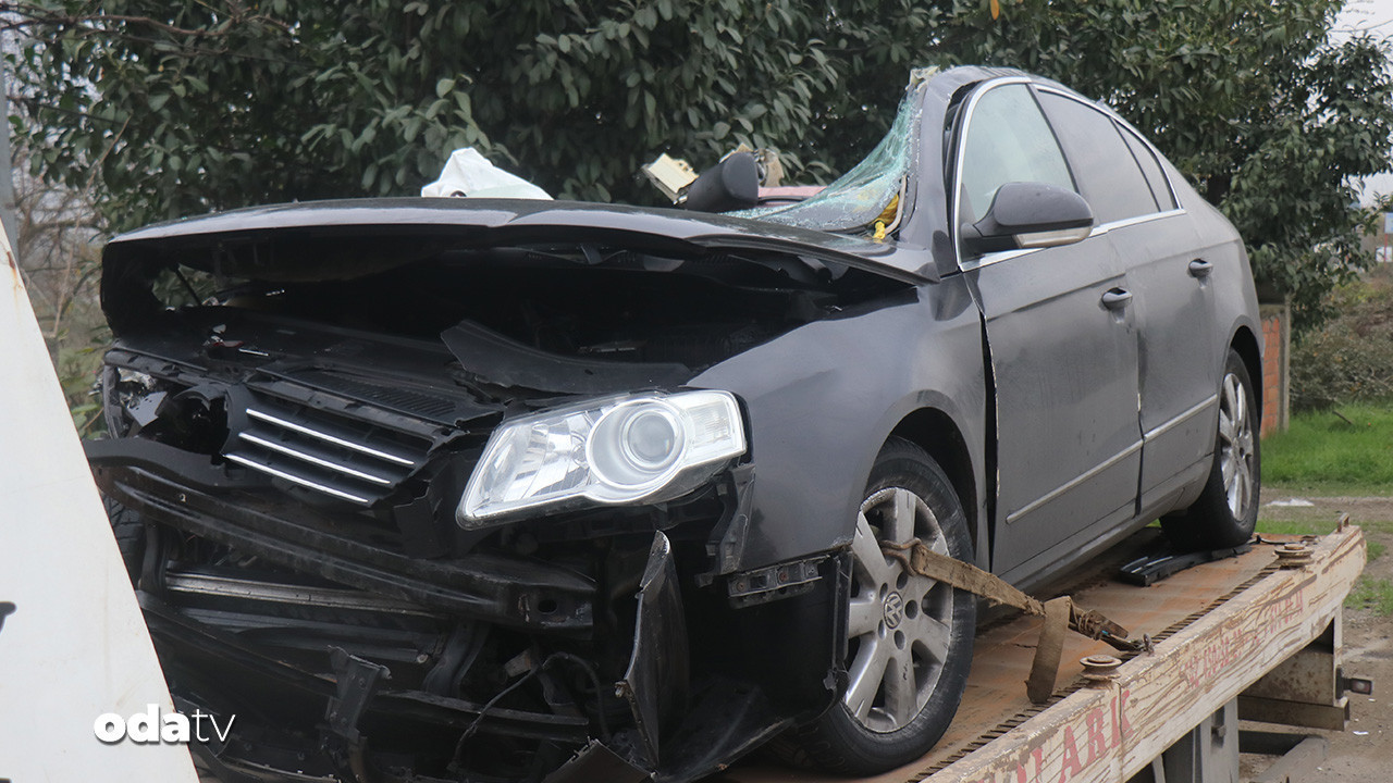 Otomobil tıra ok gibi saplandı: 1 ölü