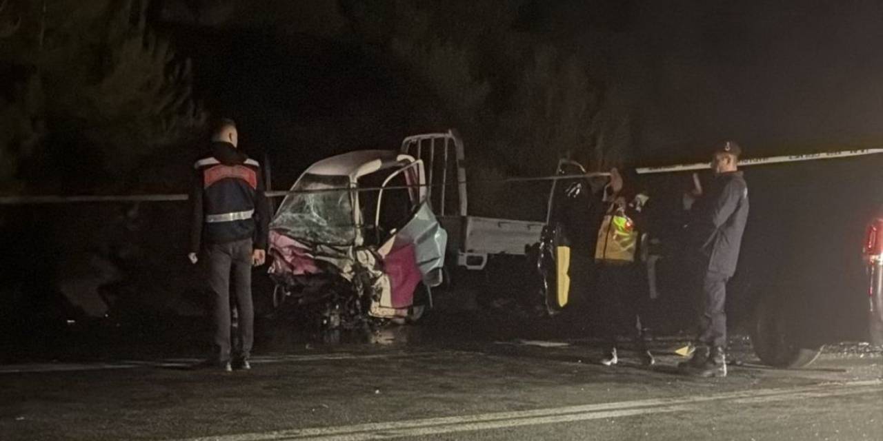 Sakarya’da kamyonetle kafa kafaya çarpıştı! 1 kişi öldü 5 yaralı