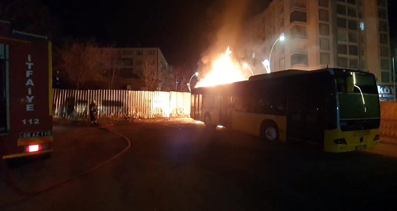 Yozgat’ta park halindeki halk otobüsü alev aldı