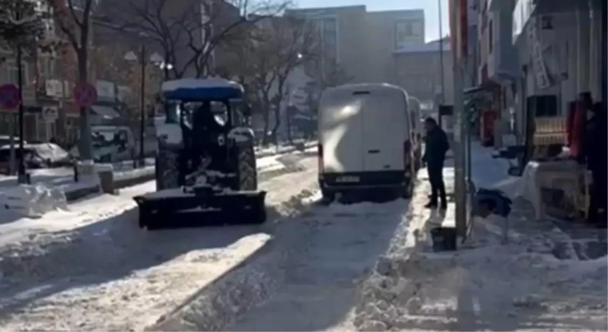 Kars’ta Kar Mücadelesine Esnaf Desteği