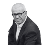 Milano’nun en cool Türk tasarımcısından 243 parça elbise, 97 pijama altı alan finansçı kim