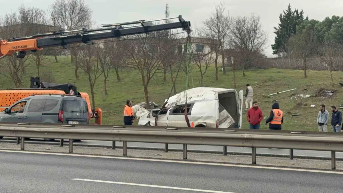 TEM Otoyolu’nda trafiği kilitleyen kaza. Yaralılar var