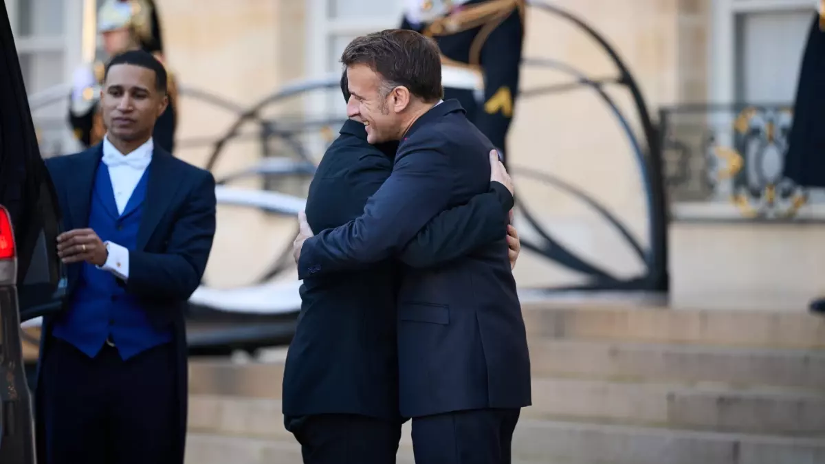 Zelenskiy ve Macron Paris’te Görüştü