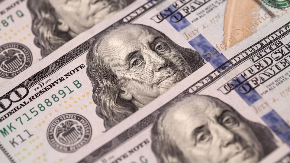 Emtia fiyatlarındaki sert düşüşün etkisiyle dolar yükselişe geçti