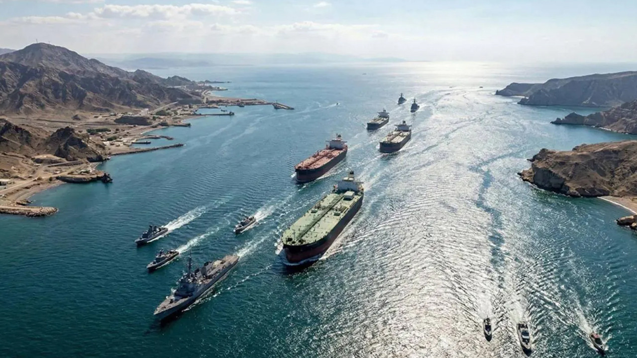 İran, Hürmüz Boğazı’ndan Geçiş Yapacak 5 Tankere İzin Verdi