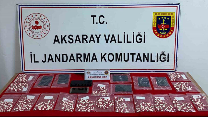 Aksarayda uyusturucu operasyonu bin 120 sentetik hap ele gecirildi DWnYqIhX